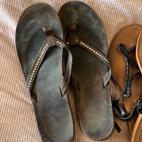 Well loved Sandal lot - Picture 3 of 6